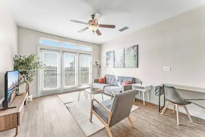 Image de Prime SoCo 2br King Suite w/ GymPickleballLaundry