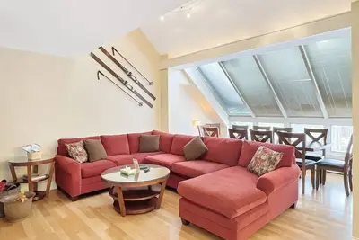 Image de Sunrise Mountain Village by RedAwning