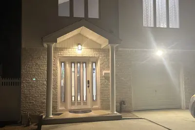 Image de Peaceful Gathering Modern Kitchen & Living space, Huge discounts are available