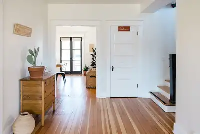 Image de Beautiful historic 3 story dwelling, close to Downtown Tucson.