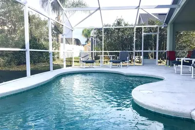 Image de Beautiful spacious 3 Bedroom Villa with private pool ---- Entire floor no carpet