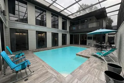 Image de Walk to Med Center Private Pool! 5 bedrooms, 3. 5 baths renovated fully furnished