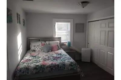 Cozy Two Bedroom Apt with parking on Premise