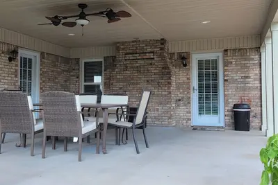 Image de One level home close to interstate and 25 minutes to Nashville.