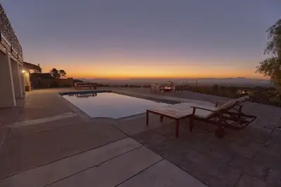 Image de Private European Vineyard w/ Secluded Hilltop Views in Wine Country