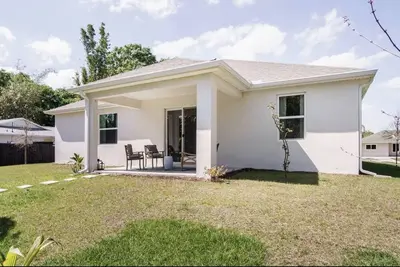 Image de Beautiful, new construction Home 10 minutes to the beach!