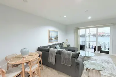 Image de 3 Bedroom Townhouse With Water Views