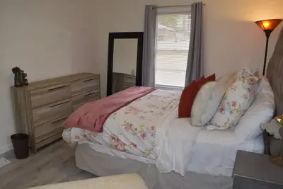 Image de Terry by the Trail Bungalow- 30 + Day rental with utilities and internet