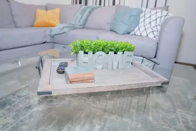 Image de Chic 2 Br experience | Midtowns Best |Free Parking