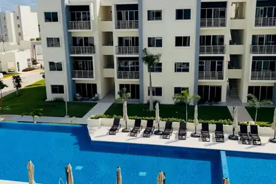 Image de Centric Condo in gated community!