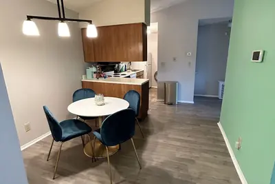 Image de Cozy 2 bed 2 bath Condo Centrally Located in Midcity District