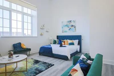 Stylish studio apartment in delightful Downtown Baltimore