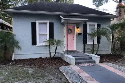 Image de The Pink Door Cottage-Historic Sanford