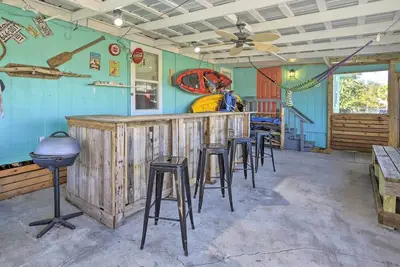 Image de Pet-Friendly Home w\/ Deck - 6 Mi to Cocoa Village!