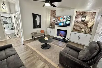 Image de The Happy Place - Acre - Fenced Yard - Creek Permit #Str24-03