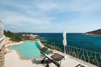 [Seafront Villa] with private pool and yacuzzi
