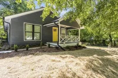 Image de Lovely Furnished Westside Home with amenities