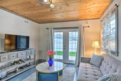 Image de Bemus Point Vintage Suite w/ Soaking Tub & Kitchen
