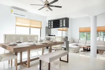 Image de Zen Palace Tranquil Zen Home with private Pool!