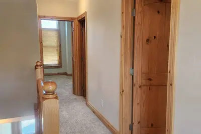 Image de Quiet and spacious 2-bedroom condo, free parking