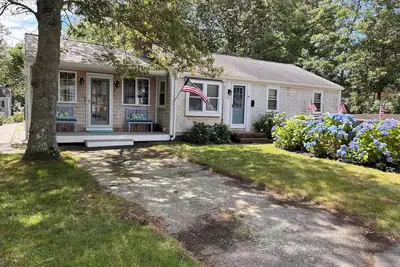 Image de Cozy 3 Bedroom Cottage with Great Outdoor Space-West Yarmouth