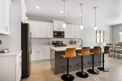 Image de 6 Bed 6 Bath Sleeps 22 w/4 Private Master Suites!