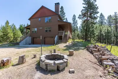 Image de Secluded cabin on 6 acres- wood fireplace- sleeps 11