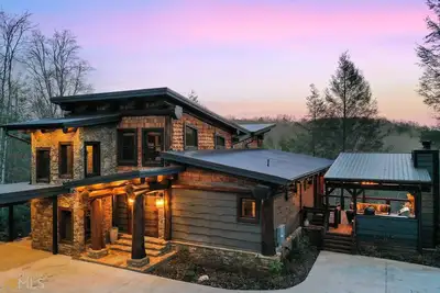 Image de Enjoy a Luxe Riverfront Retreat at Miracle Creek