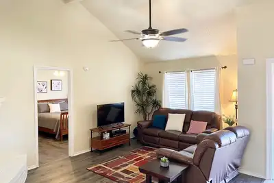 Image de Pet Friendly, Stylishly Updated 3br in Dfw