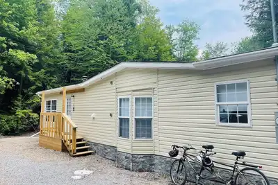 Image de Couple’s Romantic & Adventure Retreat on the Water in the Forest