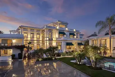 Image de Island Escape! 4 Units Near Seaport Village! With Outdoor Pool and Parking!