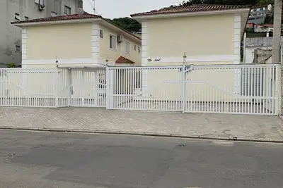 Cozy townhouse in gated community for families - strategic point in Enseada