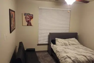 Image de Modern spacious 2 bedroom apt nestled downtown