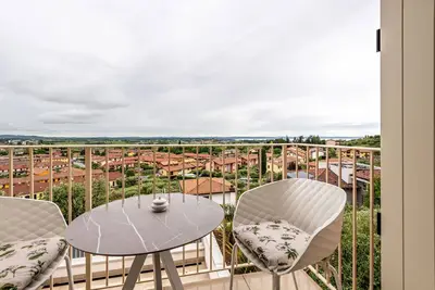 Image de Appartement de vacances \"Cavalino Boutique Apt 1\" avec vue sur le lac, balcon et Wi-Fi.