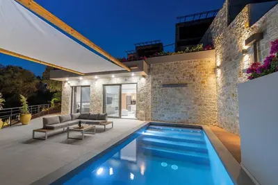 Image de Villa « Suite Erifilli » avec vue sur la mer, piscine privée et Wi-Fi
