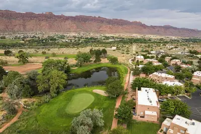 Image de Townhome on Moab Golf Course | Pool | Views!