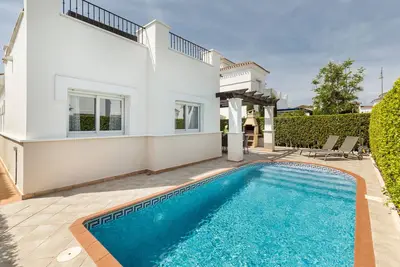 Image de Villa 'La Torre Lenguado' avec piscine privée, Wi-Fi et climatisation.