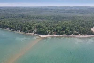 Image de Waterfront | Beachfront | Private on Lake Michigan | 15 mins to Charlevoix