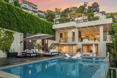 Image de Sunset Heights - Elegant Modern Villa with Beautiful Views in the Hills