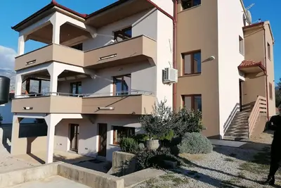 Image de Appartement de vacances Rovanjska pour 1 - 8 personnes avec 3 chambres à coucher - Maison mitoyenne