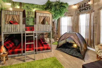 Image de Family friendly activities for all ages! Pool, Golf, Corn-Hole, Fishing & more!