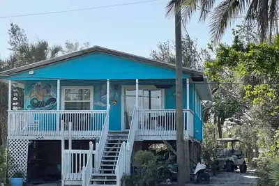 Poseidon's Dream:  Cozy Bayfront Cottage with Private Dock!