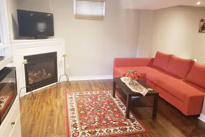 Image de Beautiful, bright walkout basement apartment, close to all amenities