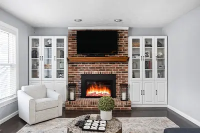 Image de Stylish Comfort and Hot Tub at Clay Terrace