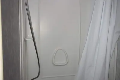 Image de ⛺️ Glamping Experience Close to Austin (30' Sportsmen)