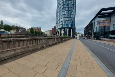 Image de Spacious 2-bedroom apartment: double beds. Free Wifi -10 min from train station