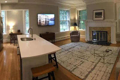 Image de Luxuriously Remodeled 1bd Apt in Historic 1906 Mansion