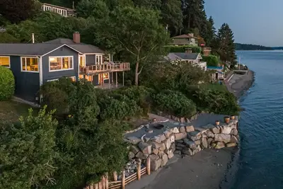 Image de Vashon Beachfront Retreat with Breathtaking Views