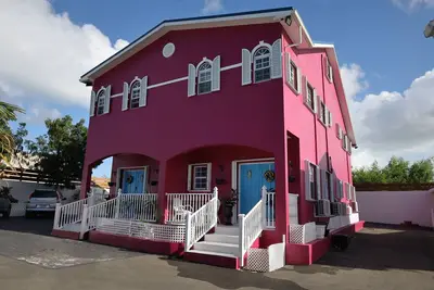 Image de The Pink Villa, your home away from home!