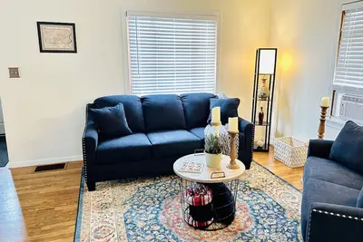 Image de Adorable Gem House in the Gem City!